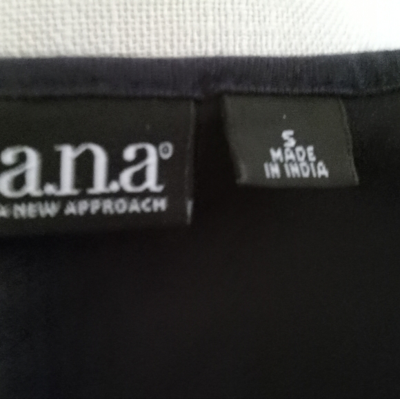 ANA BLACK EYELET TANK TOP SIZE S - Picture 2 of 3